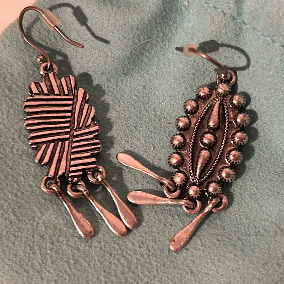 Drop earrings - Picture 2 of 2